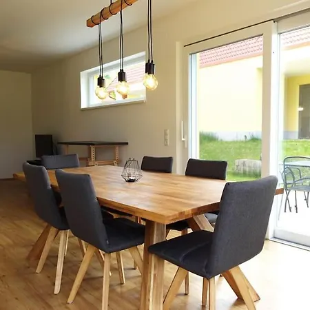 Charmante Doppelhaushaelfte Im Idyllischen