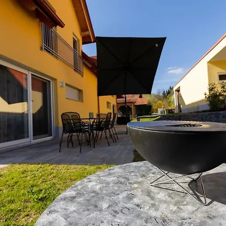 Charmante Doppelhaushaelfte Im Idyllischen *